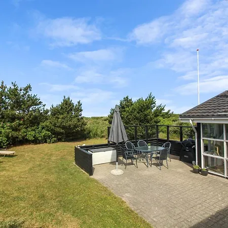 Alice - 1-3km From The Sea By Interhome