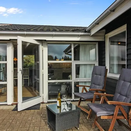 Сasa de vacaciones Alice - 1-3km From The Sea By Interhome *